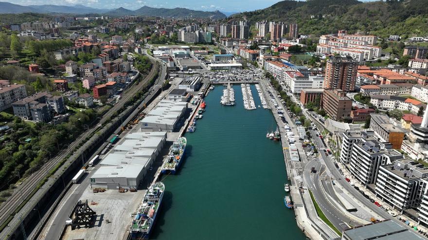 Investigan a tres tripulantes de un pesquero de Getaria por amenazar y atacar al capitán y al armador