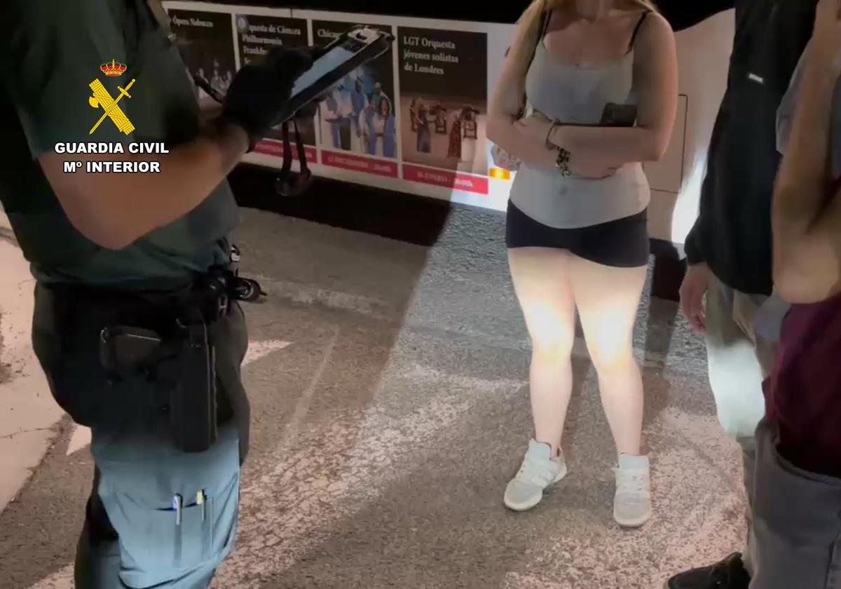 Operativo de seguridad en fiestas de Albelda de Iregua: ocho denunciados por drogas, un detenido por conducir ebrio y armas blancas incautadas