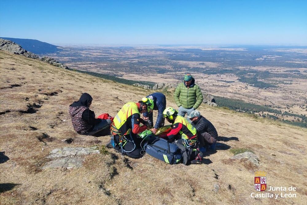 Rescatan a parapentista herido en zona de Las Berrocosas, en Segovia