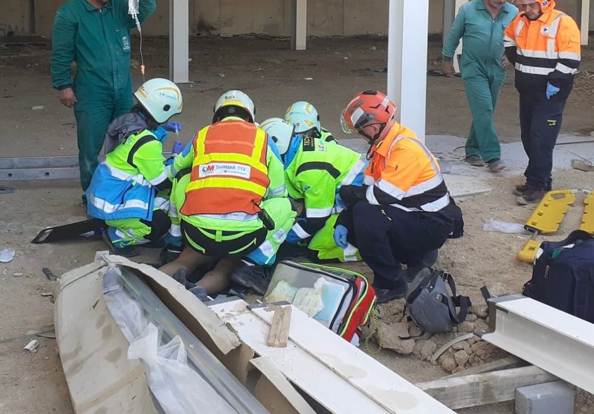Trabajador herido grave en Alcorcón tras una caída desde 4 metros