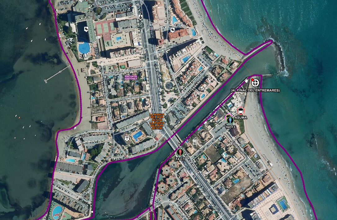 Muere un hombre tras ser rescatado del agua en la playa de Entremares, en La Manga