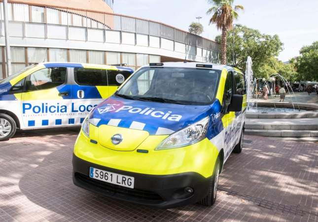 Tres agentes de la Policía Local de Esplugues de Llobregat salvan la vida de una mujer en parada cardiorrespiratoria