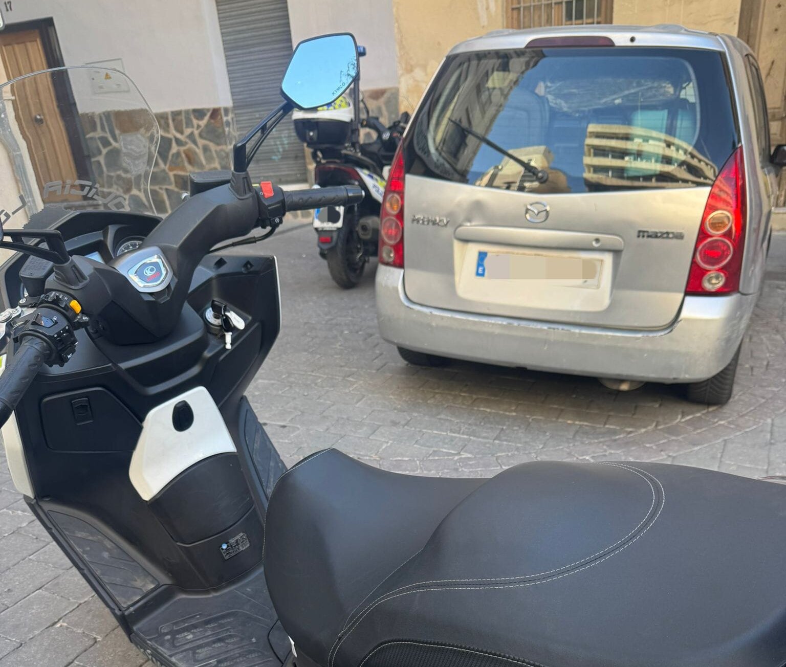 ¡Vehículo ilegal capturado en Jaén tras denuncias del sector del taxi!