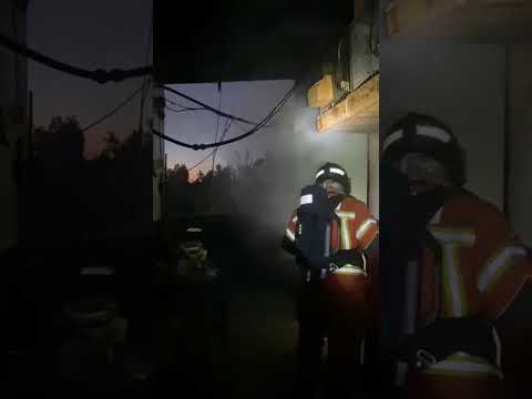 Susto en Moguer por un incendio en una cuadra con 15 caballos dentro. Fuente: SAB Bomberos Huelva Pr