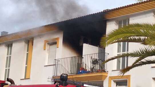 Mujer rescatada tras quedar atrapada en incendio en La Redondela, Huelva