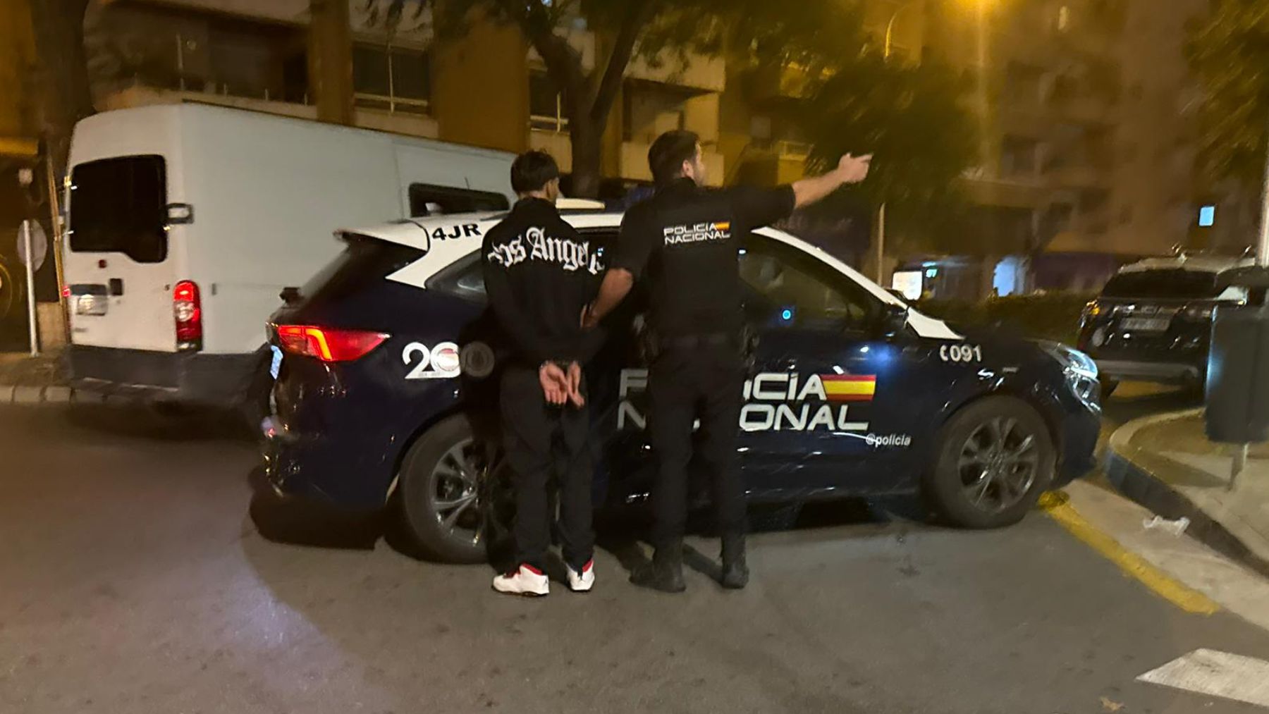 Cinco jóvenes desatan el pánico en Palma: intentan matar a un chico a navajazos en plena calle Manacor