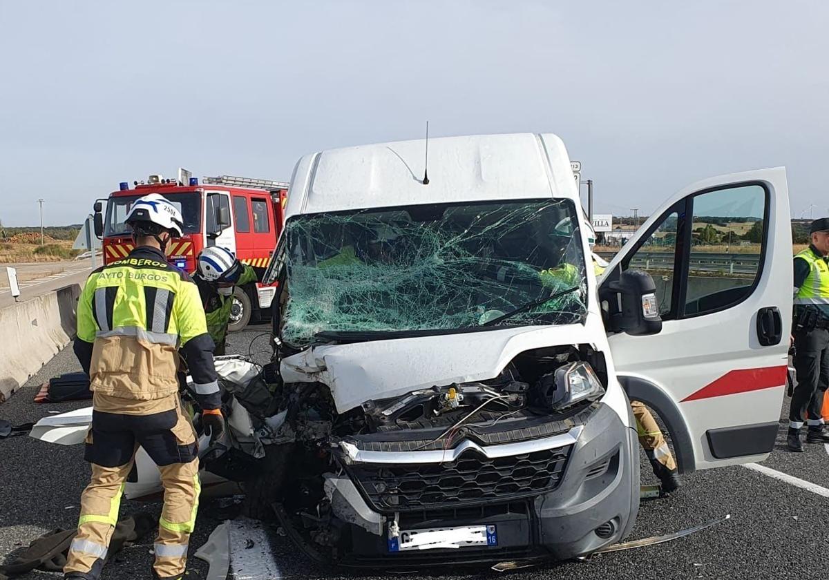 Dos heridos en el choque de un camión del Ejército y una furgoneta en Burgos