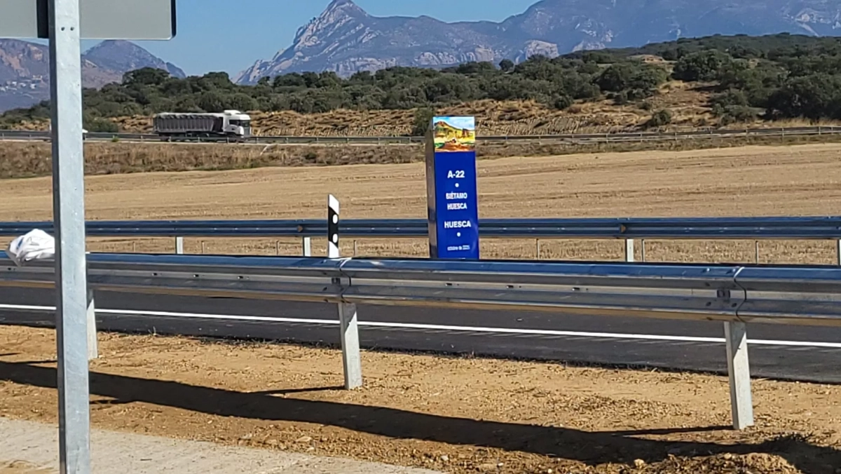 Susto en la A-22 al circular un coche en sentido contrario en la zona entre Tierz y Estrecho Quinto