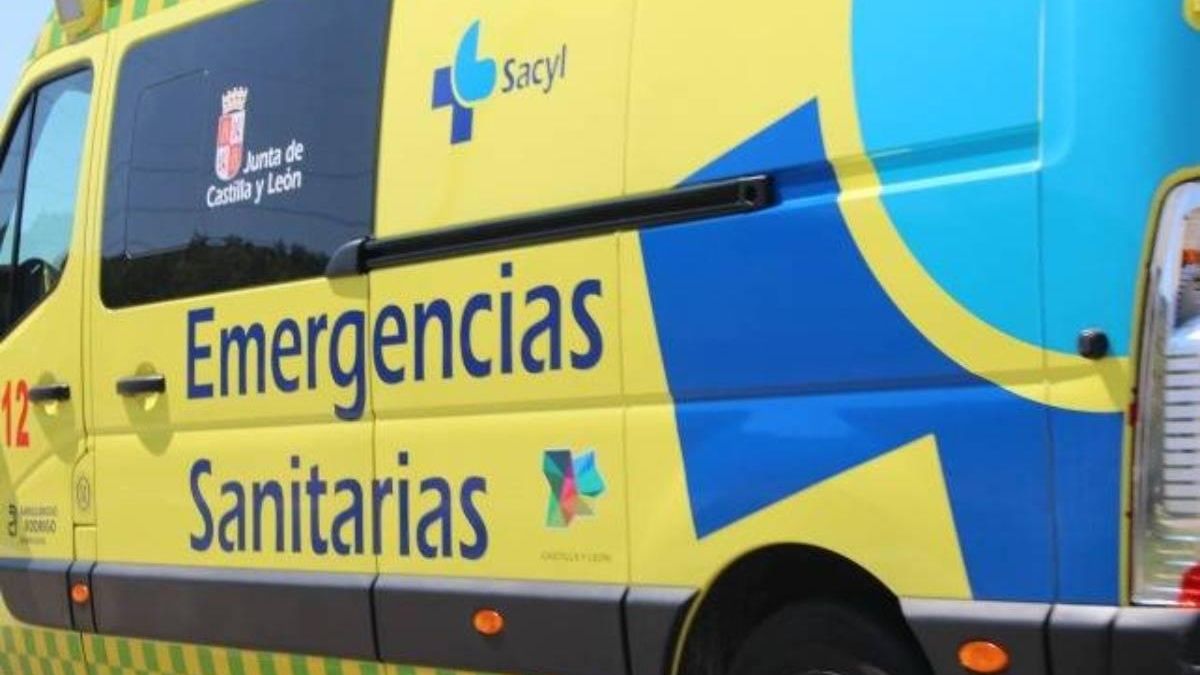 Accidente de tráfico en Robles de la Valcueva: mujer resulta herida tras choque de turismo contra un muro