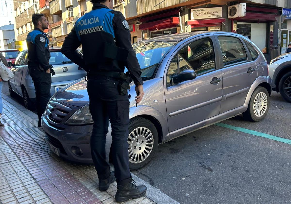 Coche sin conductor causa susto en el barrio del Oeste de Salamanca