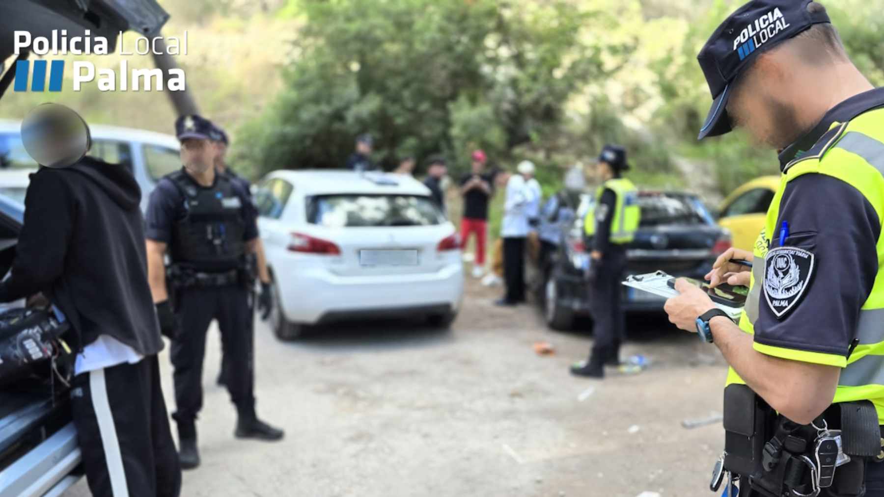 Denuncian a un conductor drogado en Palma que llevaba a seis en el coche, uno de ellos en el maletero
