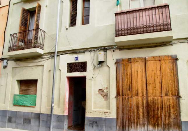Desalojan bloque ocupado en Torelló tras intento de secuestro de una niña de 11 años