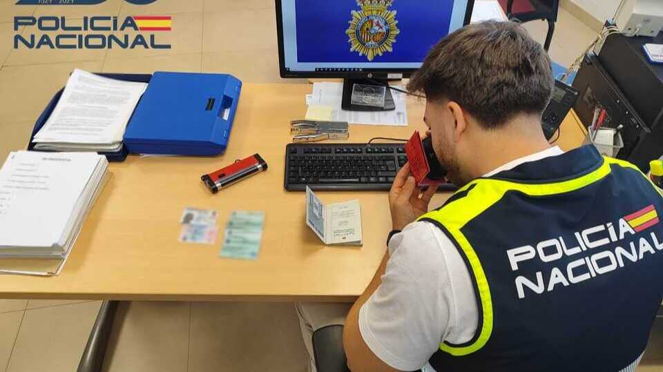 Detenidos por vender documentación falsa a inmigrantes en Huelva