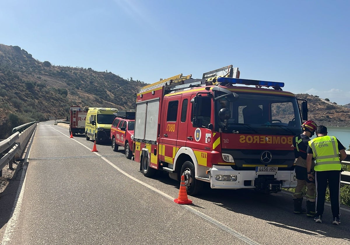 <p><strong>Descubren un cadáver en un saco en el pantano de Casasola, Almogía: la Guardia Civil investiga un posible homicidio</strong></p>