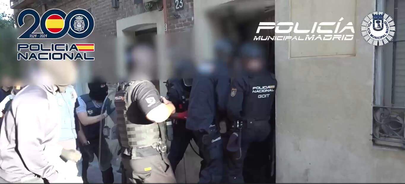 Intervenidas drogas, armas blancas y una escopeta en un narcopiso de Vallecas