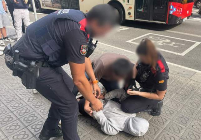 Detenido en Barcelona un ladrón multireincidente por intentar robar el bolso de una mujer en plena calle