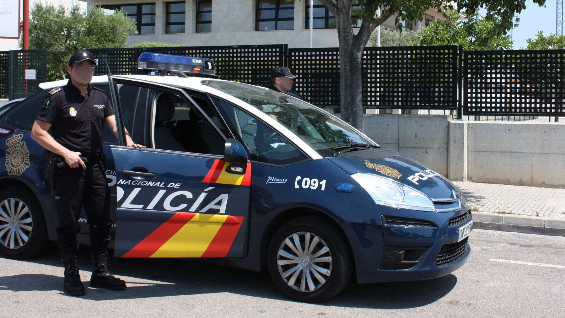 Detenido un hombre por masturbarse en la puerta de un colegio de Palma y perseguir a una niña