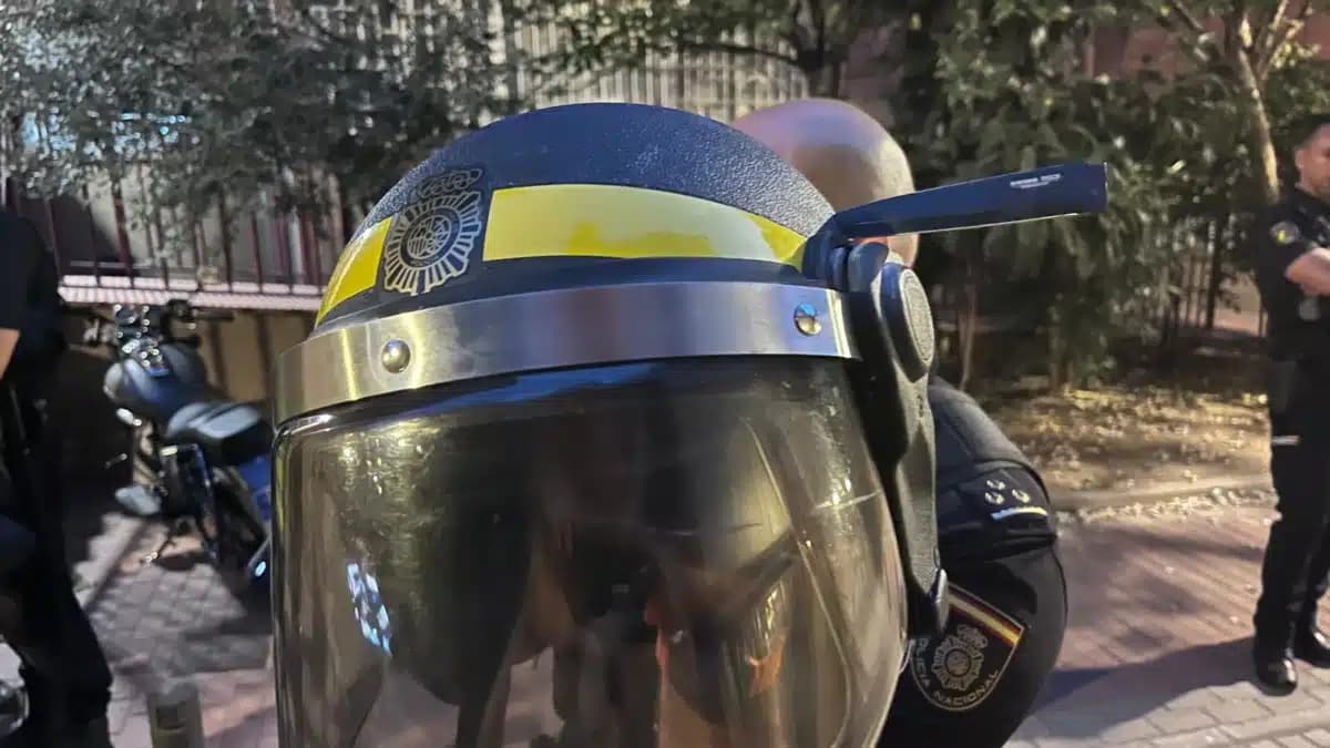 Detenido joven armado que intentó apuñalar a policía en operativo en Puente de Vallecas