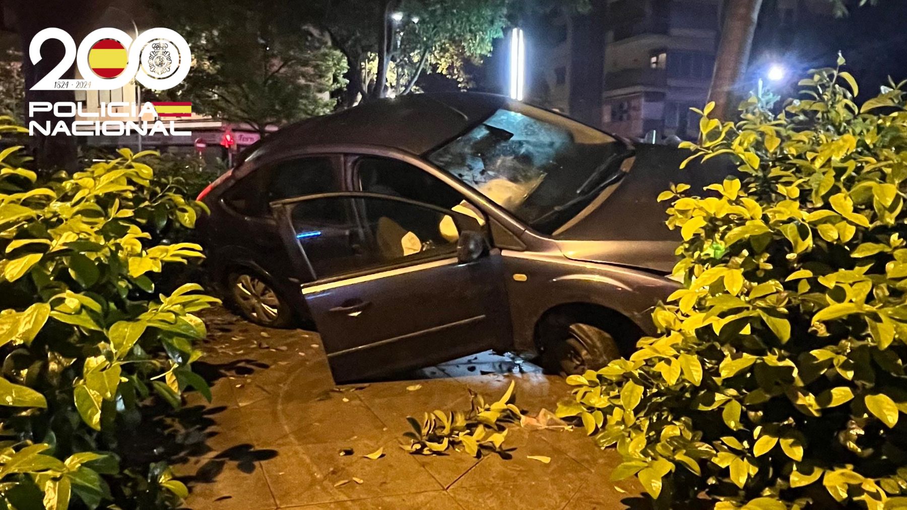 Un hombre le rompe la nariz a su ex pareja en Palma y se estampa contra unos bolardos mientras huía