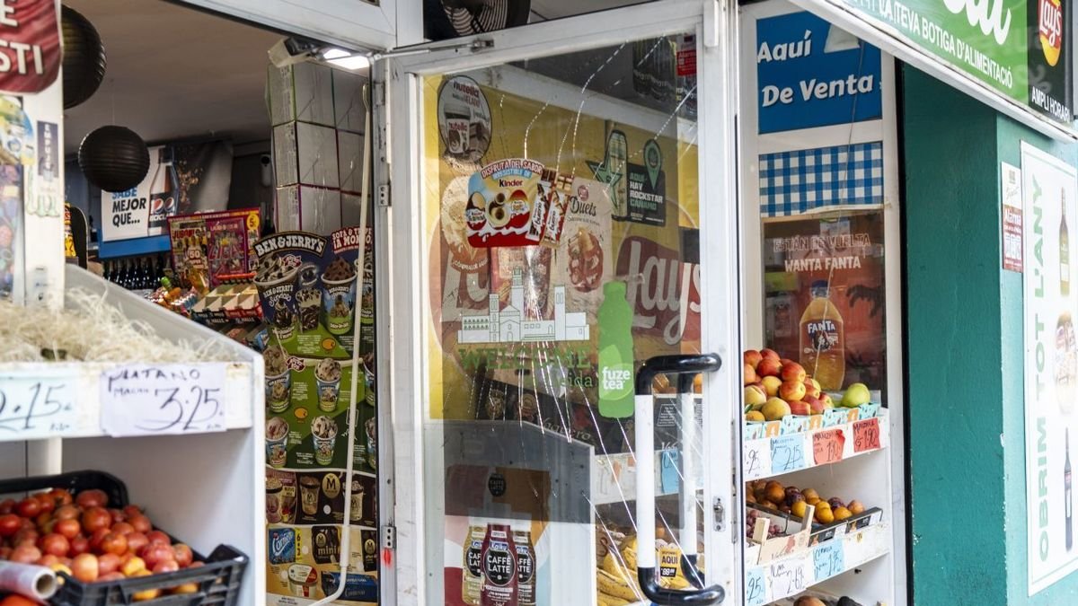 Apalea a un hombre en la cabeza en la calle Doctora Castells de Cappont
