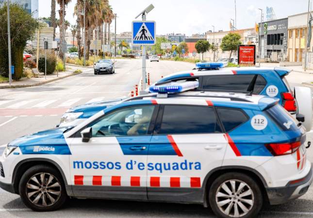 Detenidos cuatro ladrones gracias a un descuido que les delató: lanzaron el móvil de la víctima por la ventana con su foto de fondo