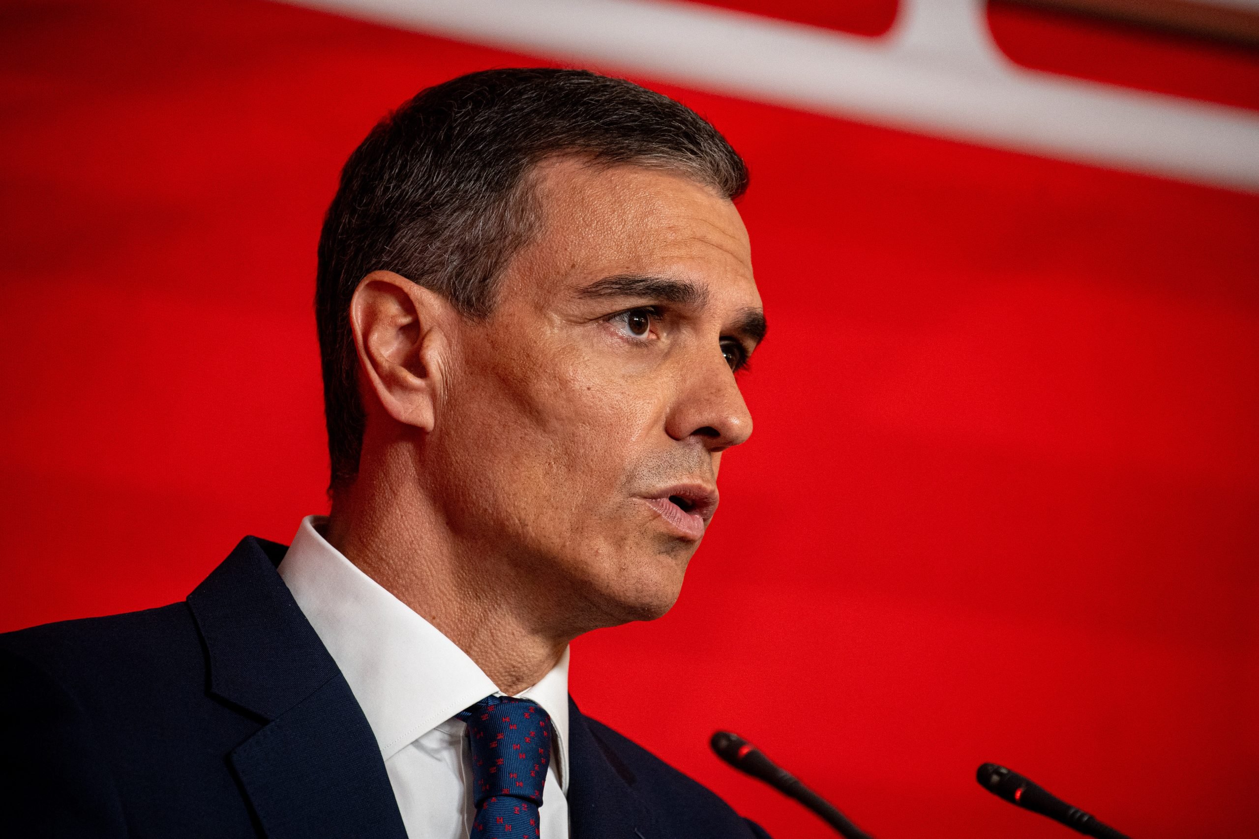 Filtrar datos personales de Pedro Sánchez es cosa de niños