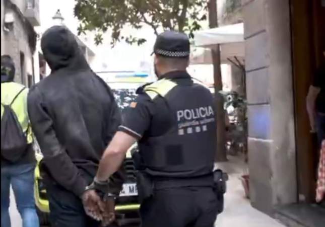 Dos detenidos por tráfico de drogas en un narcopiso del barri Gòtic de Barcelona