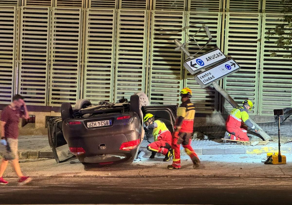 Dos heridos tras el vuelco de un coche en un accidente en Las Rehoyas