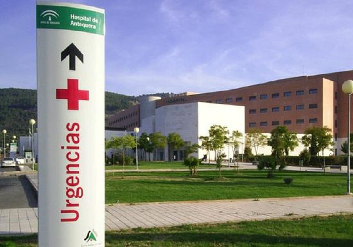 Evacúan grave a un hombre de 40 años tras una reyerta en Antequera en la que recibió un botellazo