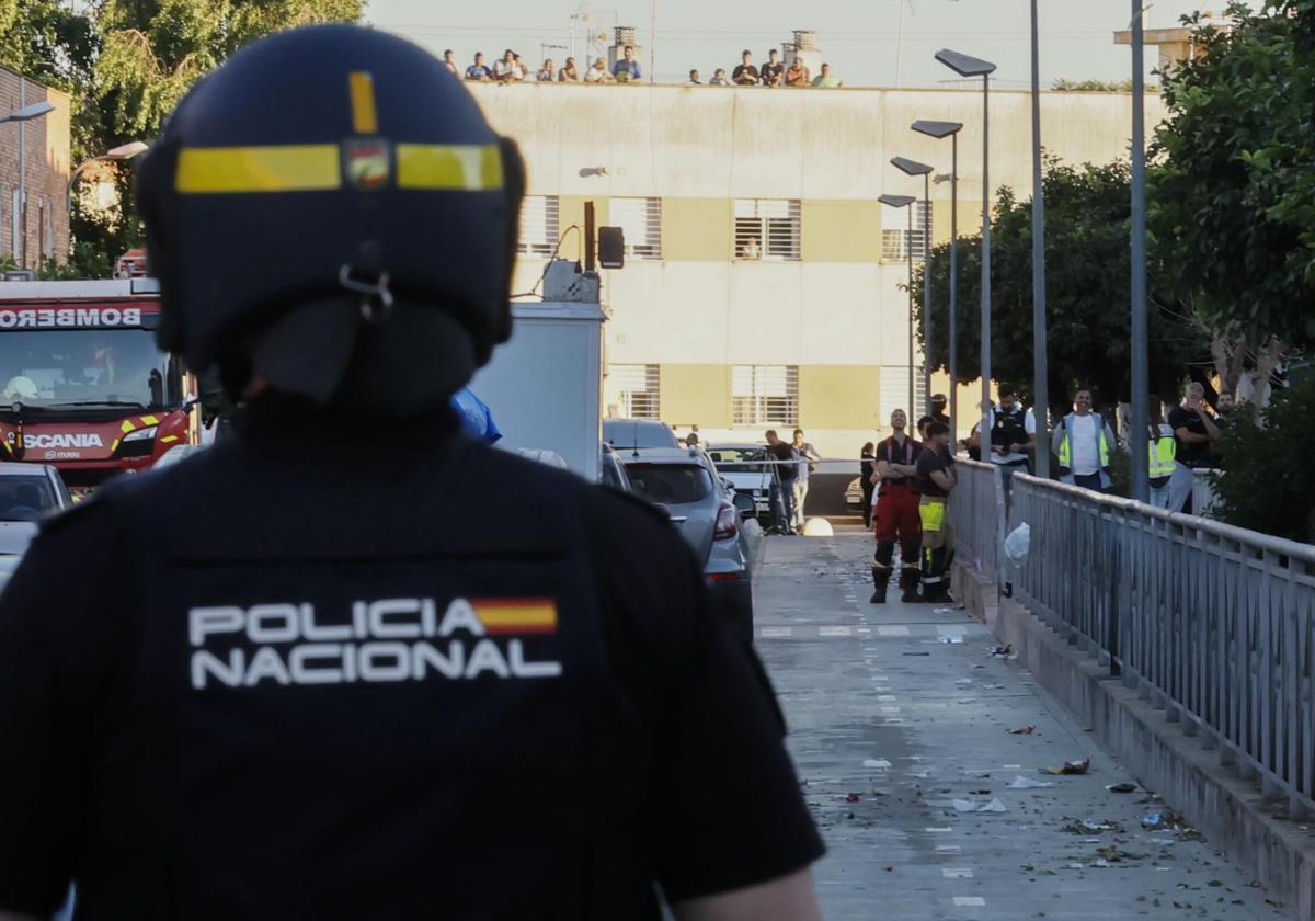 Hombre se atrinchera en vivienda en Brenes tras presunto homicidio en Dos Hermanas, Sevilla