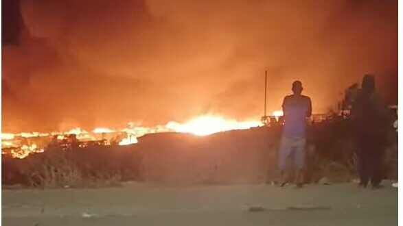 Palos de la Frontera despierta entre llamas: un incendio quema entre 50 y 60 chabolas