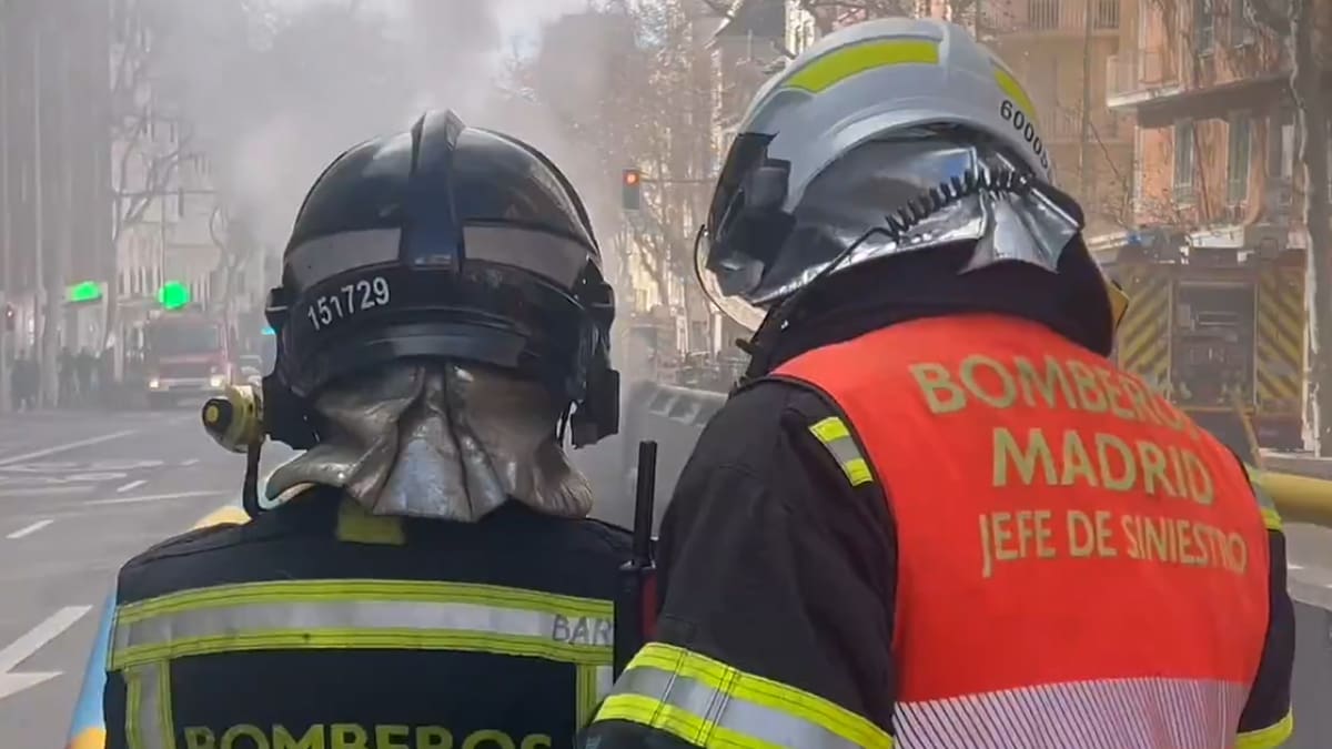 Incendio en local de cachimbas en Usera: sin heridos pero grandes daños causados