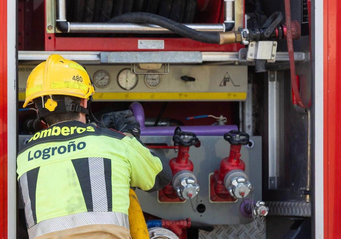 Incendio en pabellón abandonado de Logroño moviliza a Bomberos y Policía