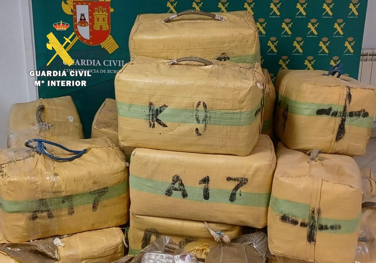 La Guardia Civil intercepta el mayor alijo de hachís en la provincia de Burgos: 720 kilogramos aprehendidos y conductor en fuga