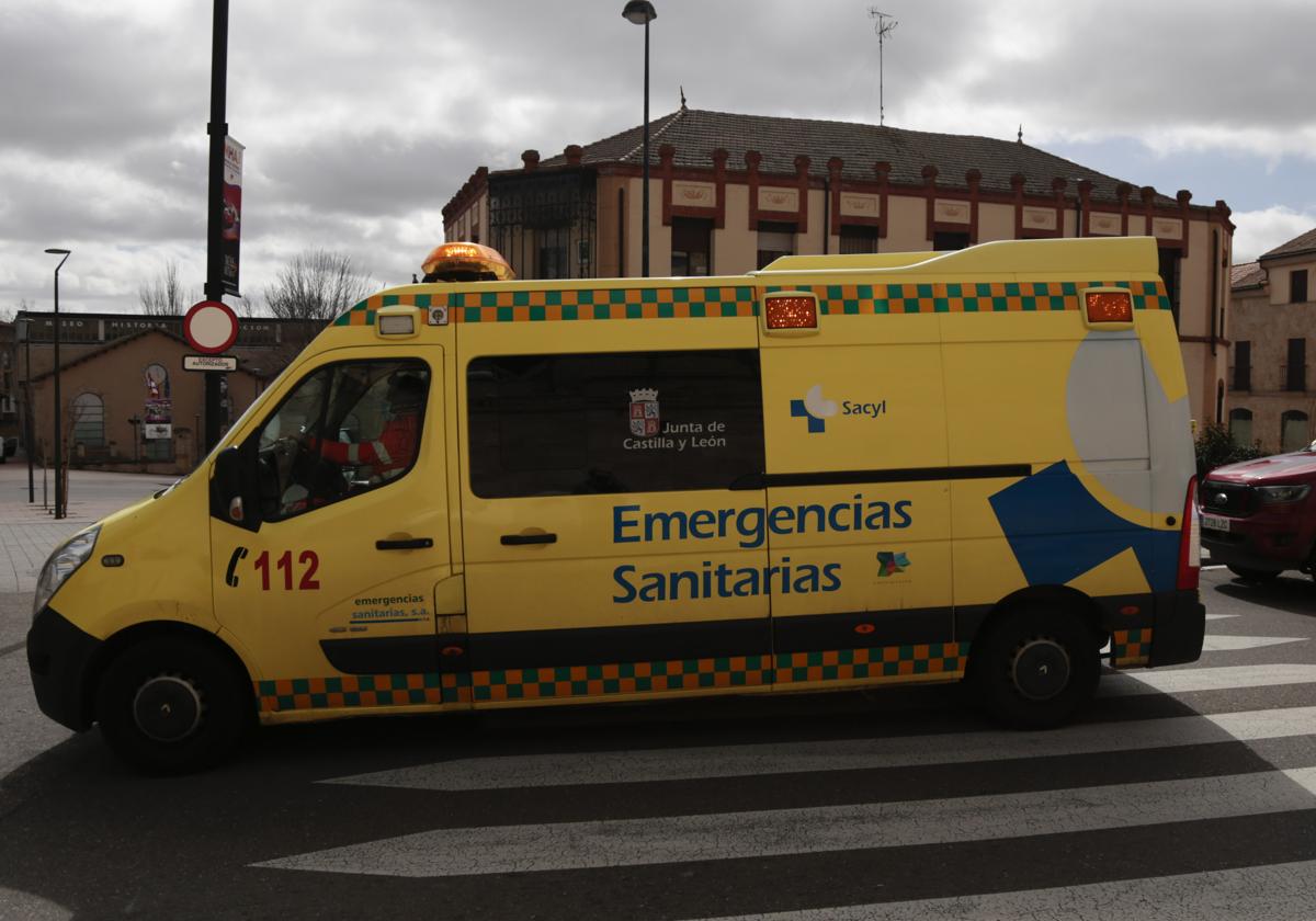 Herida una mujer tras estrellar su coche contra una farola en Santa Marta