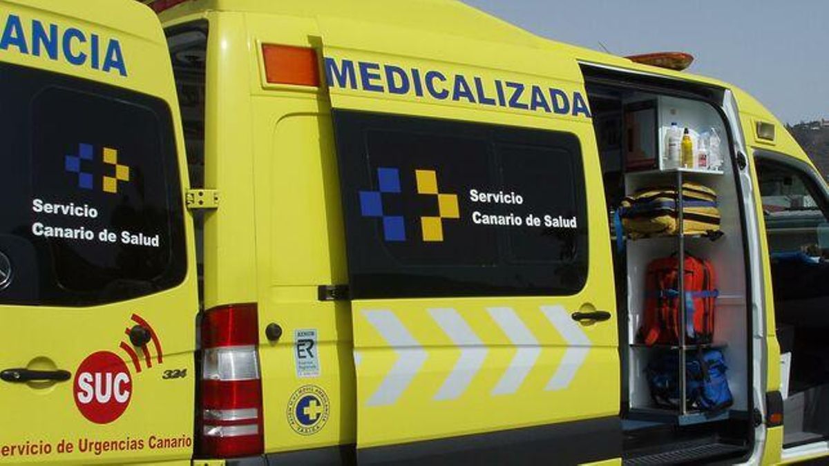 Dos heridos tras colisionar una motocicleta con un turismo en Adeje, Tenerife
