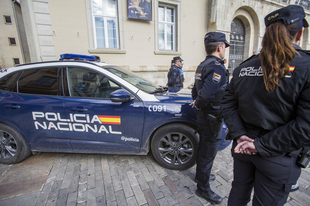 Roban en dos pisos y una nave y lo intentan en otras dos casas