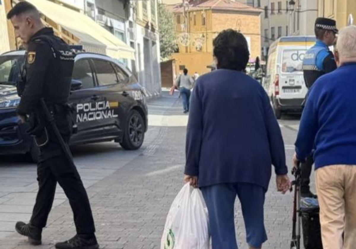 Pillan in fraganti a una pareja robando prendas de una mercería en pleno centro de Aranda