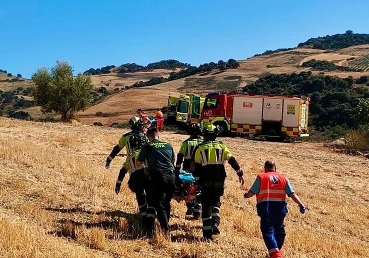 Rescatada una mujer de 64 años tras sufrir un accidente de parapente en Montecorto