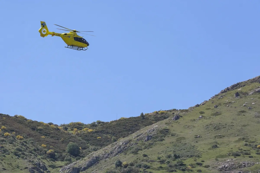 Rescatan en helicóptero a una menor lesionada en un tobillo