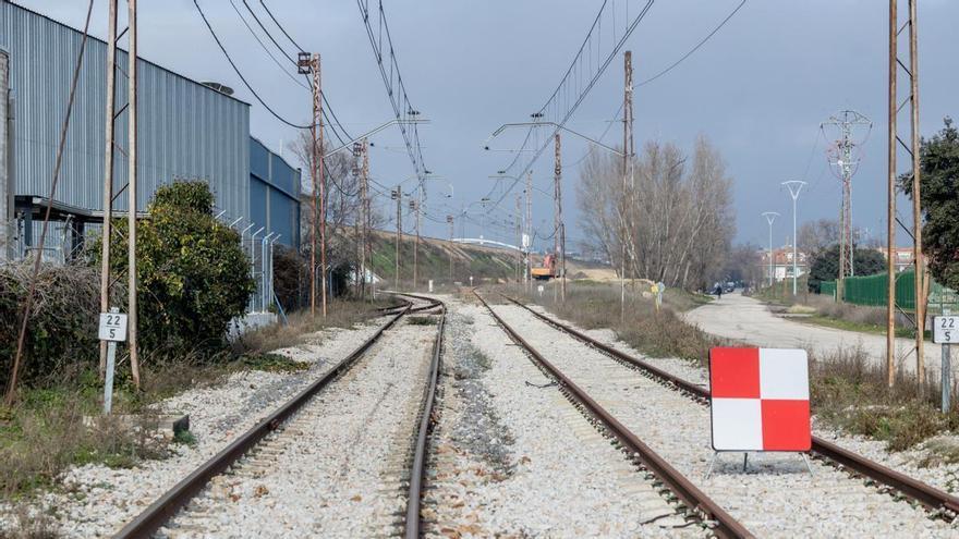 Fallece un trabajador mientras realizaba el mantenimiento en la catenaria de un tren en Castellón