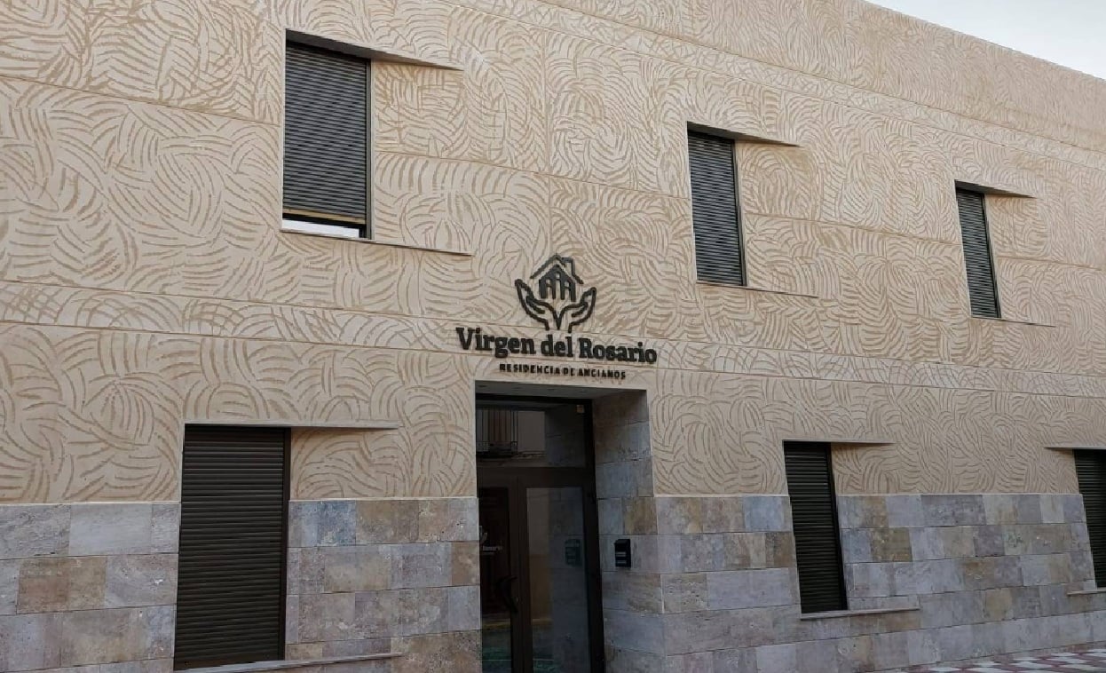 Vuelven a su residencia los ancianos desalojados por un incendio, que ha dejado una fallecida