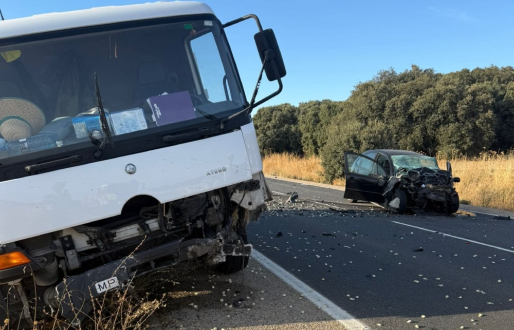 Fallece tras un choque entre un coche y un camión en Saelices