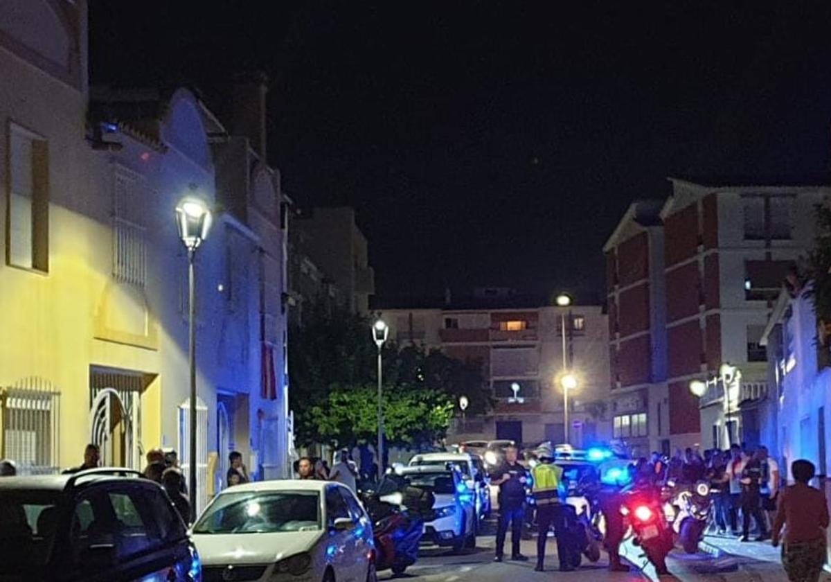 Un padre y su hijo, hospitalizados tras una trifulca vecinal por el lanzamiento de unos cohetes en Vélez-Málaga
