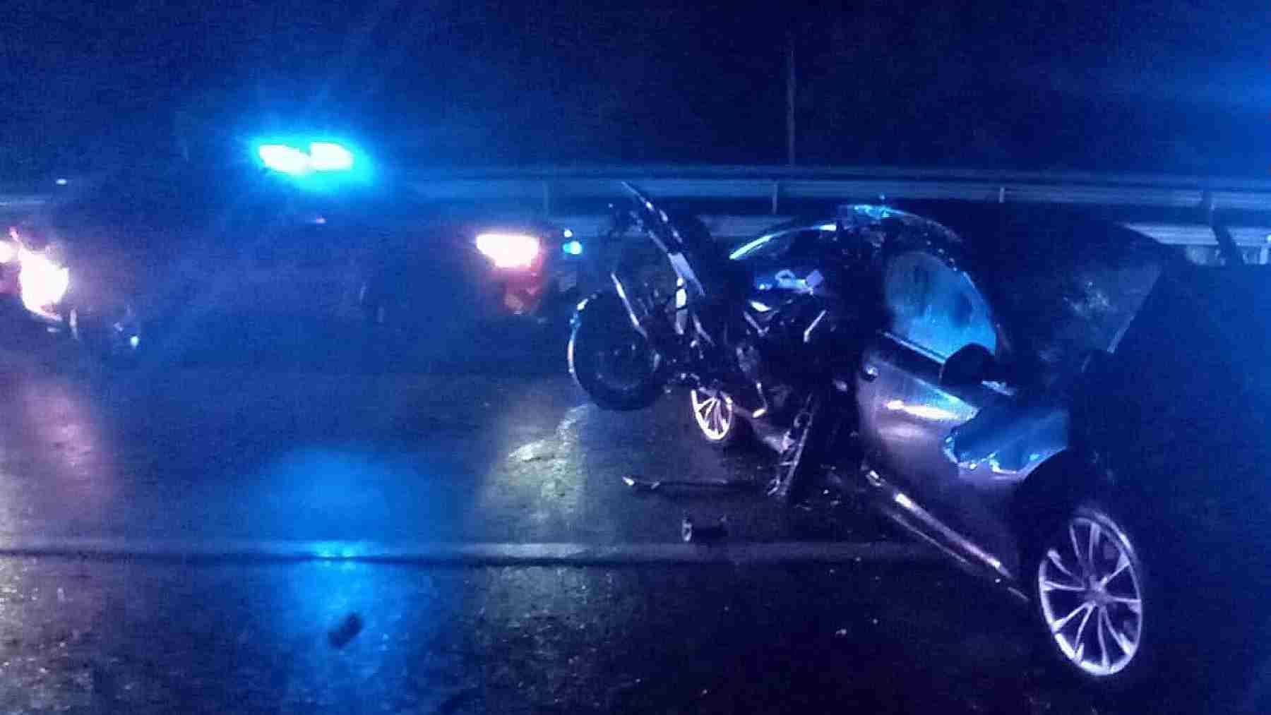 Un motorista de 54 años, herido grave tras una brutal colisión múltiple en la Autopista de Navarra