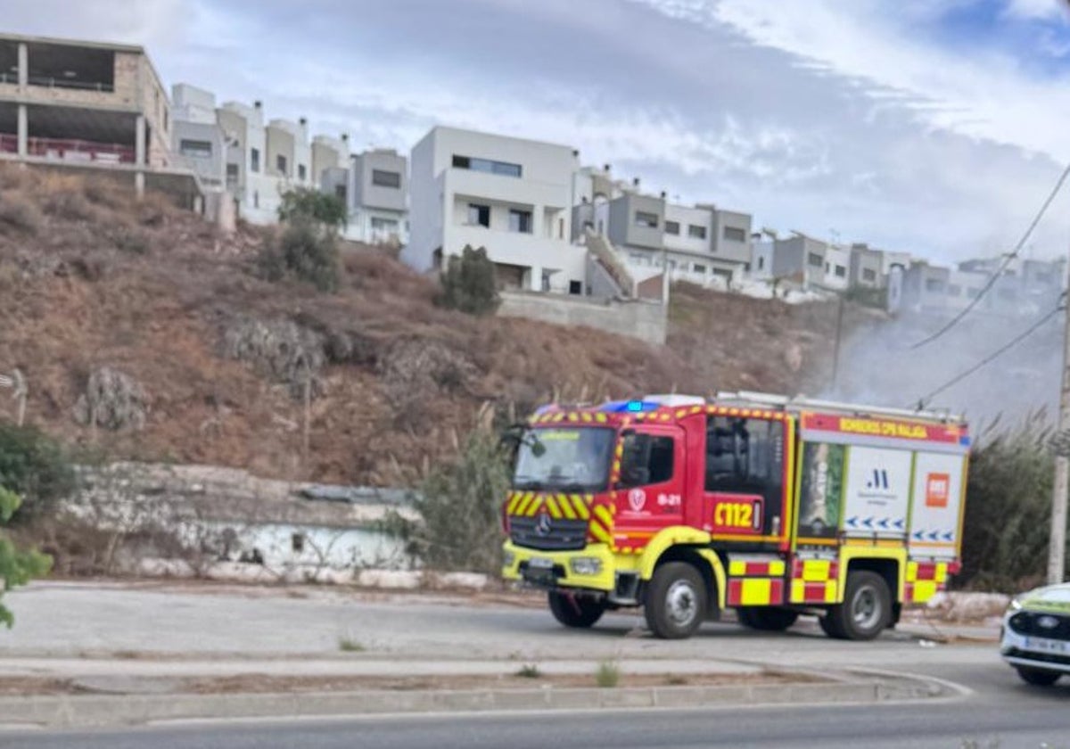 <p><strong>"Nuevo incendio en Torre del Mar: La Policía investiga posibles causas intencionadas en el poblado chabolista de las Casillas de la Vía"</strong></p>
