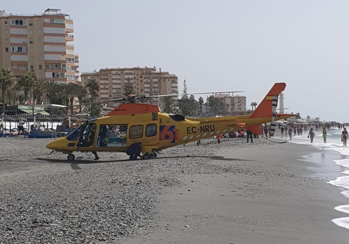 <p><strong>"Tragedia en Torrox: Dos personas fallecen tras infartos en la playa a pesar de la rápida intervención de los servicios de emergencia"</strong></p>