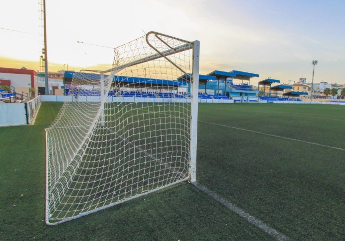 <p><strong>"Violencia en el fútbol juvenil: jugador sufre amputación parcial tras mordisco en trifulca post-partido en Málaga"</strong></p>