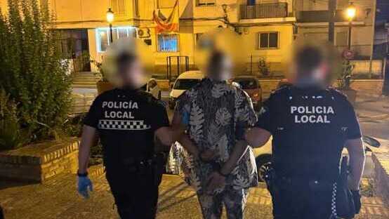 Un vecino de Almonte avisa de un robo y la Policía detiene al sospechoso minutos después