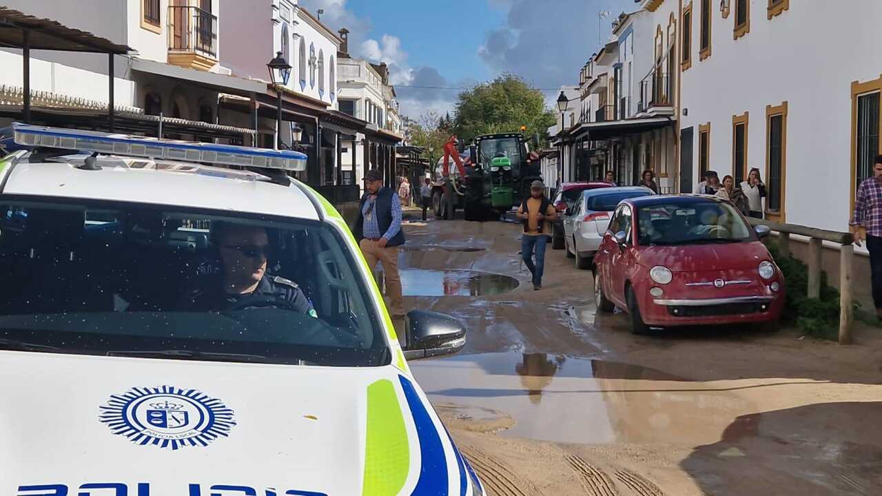 Intervención especial de la Policía Local de Almonte en El Rocío tras ...